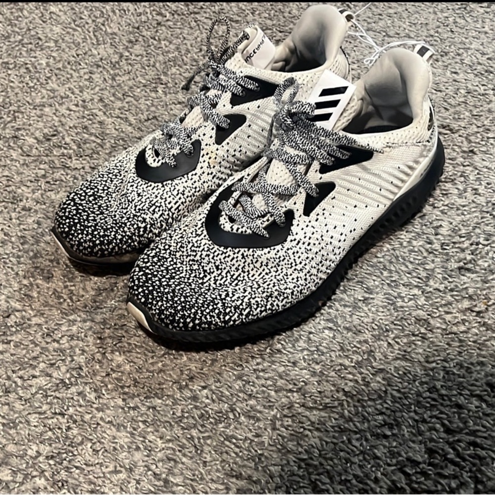 Men’s Adidas alphabounce size 9